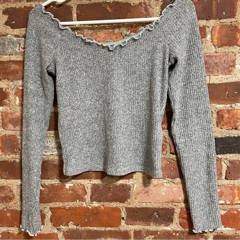 Abercrombie & Fitch | grey ribbed lettuce trim long sleeve top size medium
